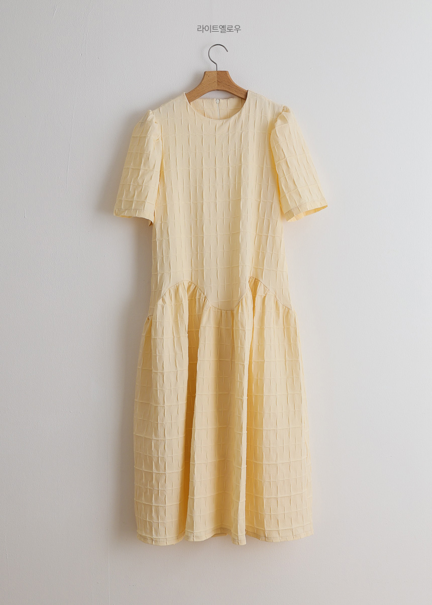 Short Sleeve Embossed Dress-Holiholic